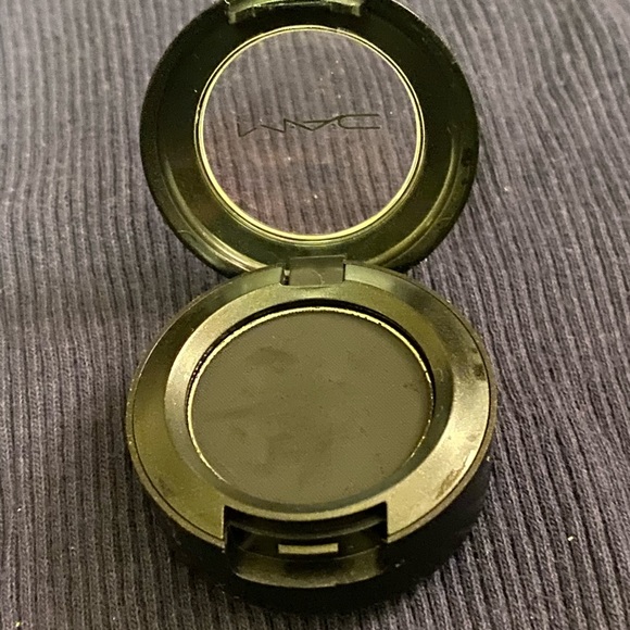 MAC EYESHADOW - Picture 3 of 4
